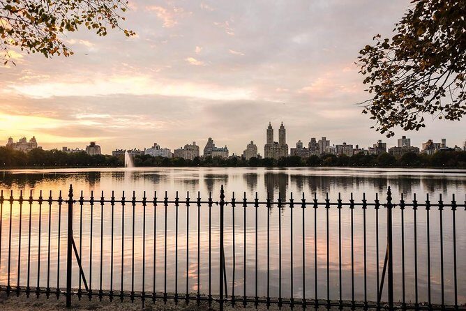 Central Park Guided Walking Tour in French - Central Park Through the Seasons: Spring, Summer, Autumn, Winter