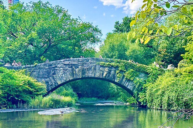 Home Alone 2 and Elf Locations Tour in Central Park - Elf Moments Around Wollman Rink, the Zoo View, and the Elm Tree Walk