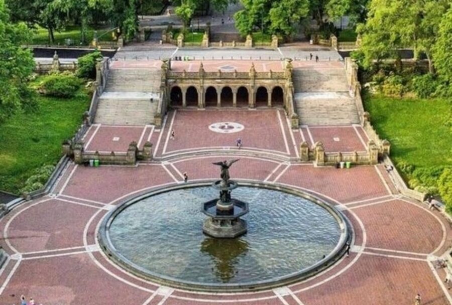 New York City : Central Park Walking Tour With A Guide - Meeting your guide at Central Park Apartments