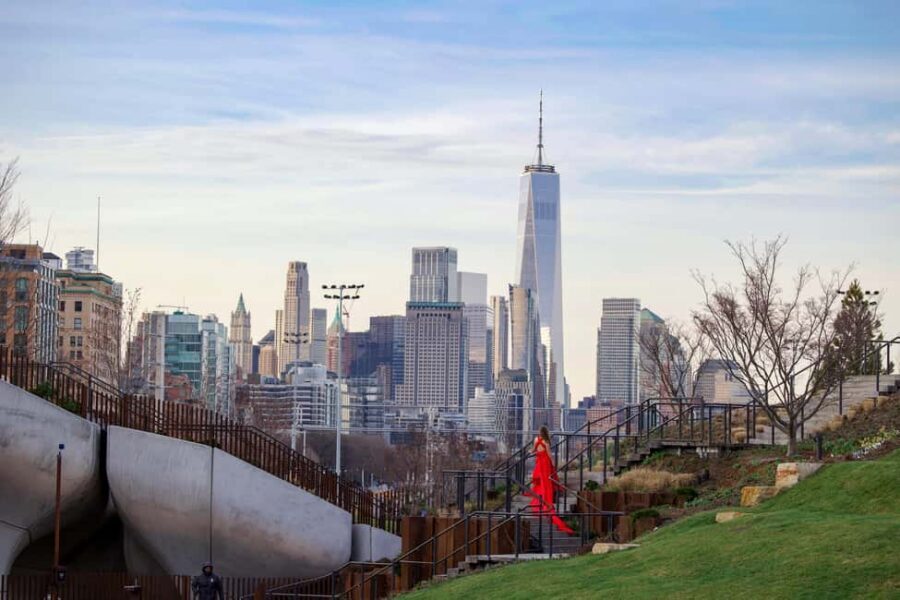 New York City: professional photoshoot Dumbo or Central Park - Price and value: what $271 per group really buys you