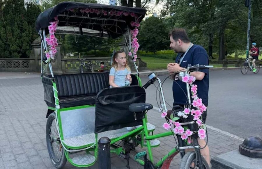New York City: Top-Rated Central Park Pedicab Tour - Literary Walk and Wollman Rink: when Central Park turns into movie magic