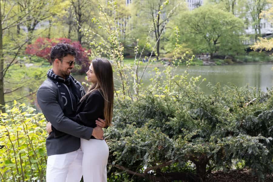 New York: Photoshoot in NYC Central Park 5th Ave - The Real Value: Posing Help You Can Actually Use