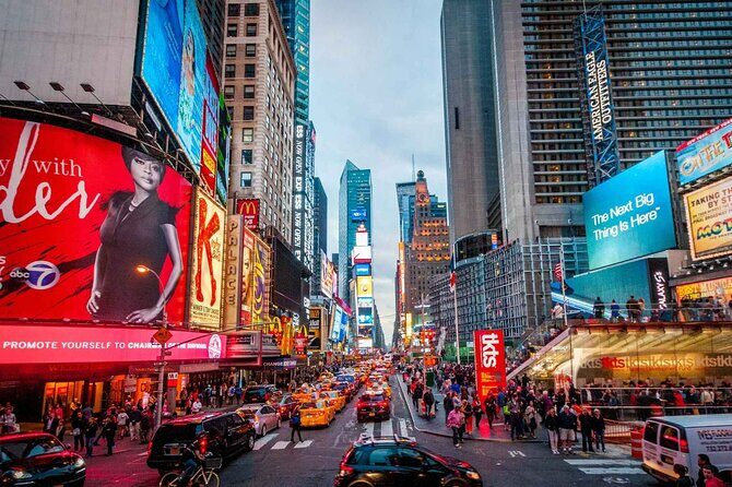 NYC Central Park & Rockefeller Center Private Horse Carriage Tour - Comfort, blankets, and what to wear for a carriage ride