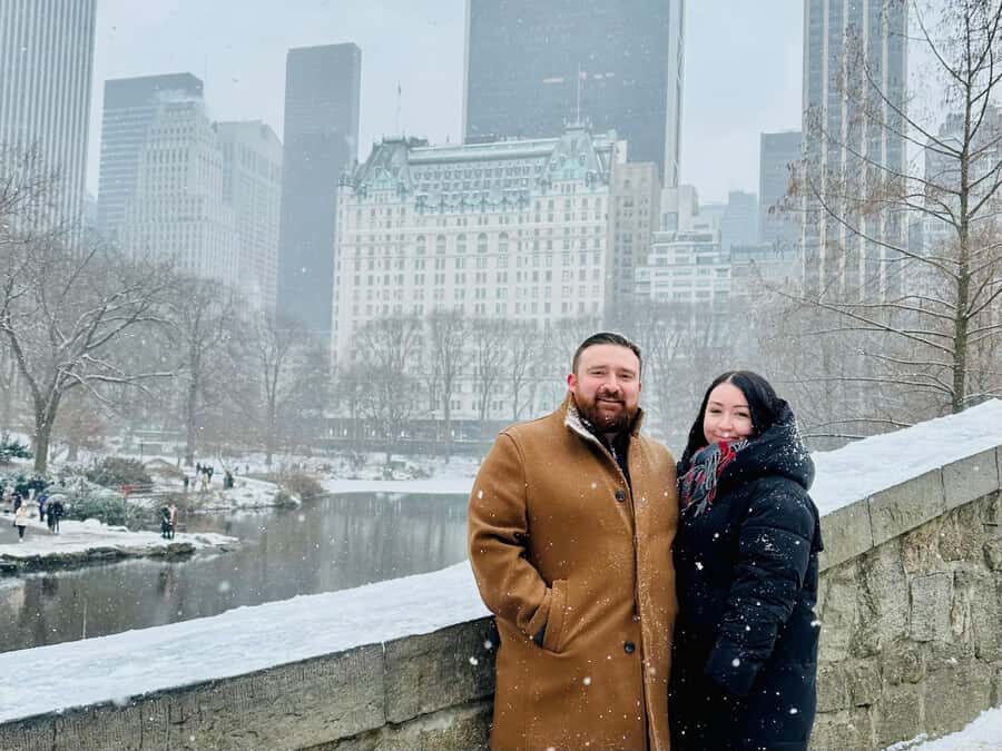 NYC: Home Alone 2 & Elf Locations Tour in Central Park Tour - Comfort matters: warm blankets and photo help on cold days